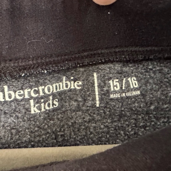 Abercrombie Kids Boys Active Sweatpants 
Very good shape
Size 15/16 - Picture 4 of 5